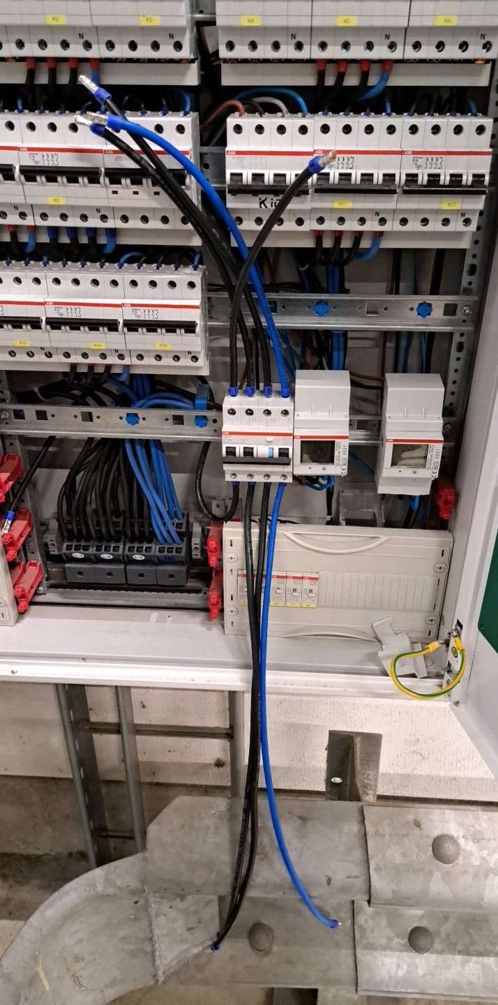 Door monteurs van J.J.C. Elektro Groep opgebouwde verdeler